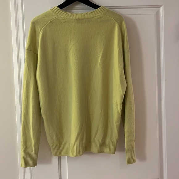 Allsaints Ivana Cashmere-Wool Blend V-Neck Sweater. Medium. Citron Tea. - Picture 3 of 11